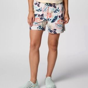 NWT Columbia Sandy River 5” Printed Shorts